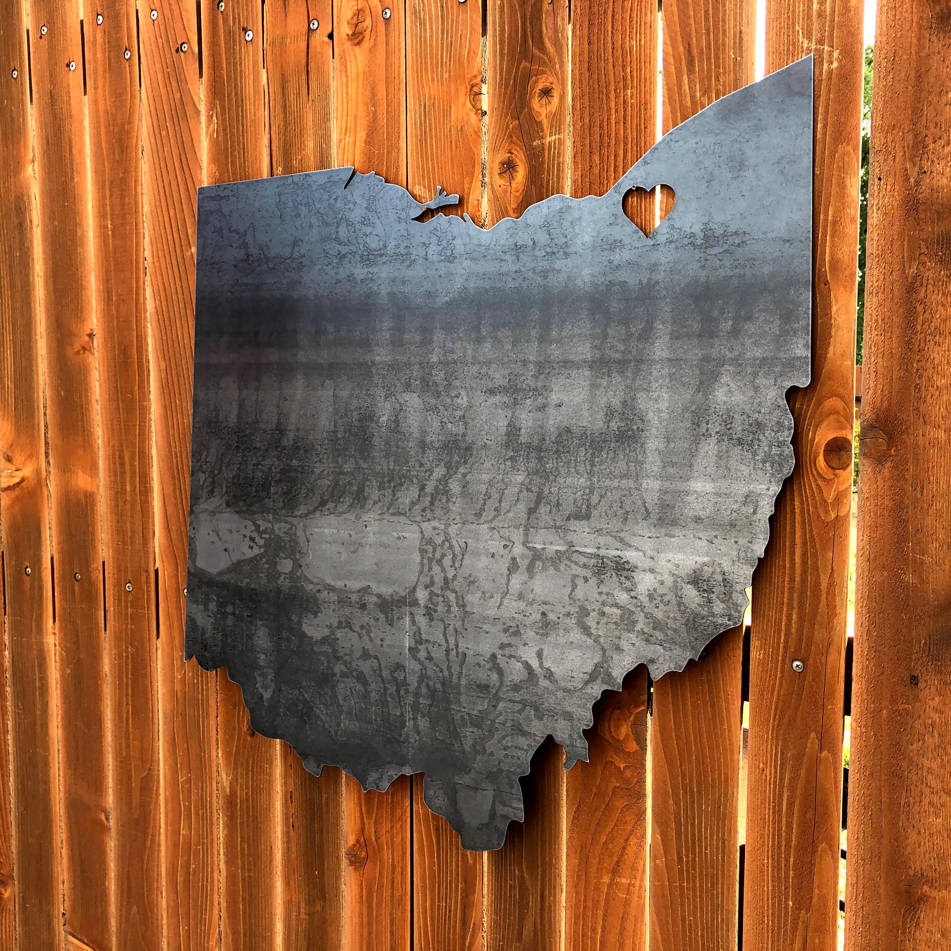 Is this metal magnet ? How do I put it on the wall? Please help,  thank you